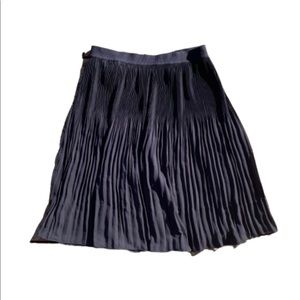H & M pleated skirt sz 8